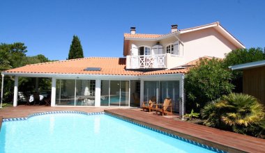 A3693 Attraktives Poolhaus in den Vallons du Ferret